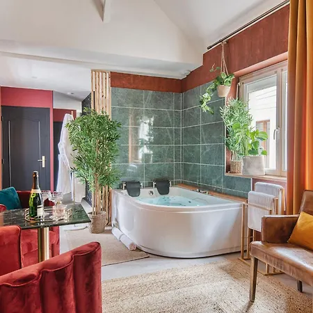 Avec Jacuzzi - Le Boudoir De La Loire