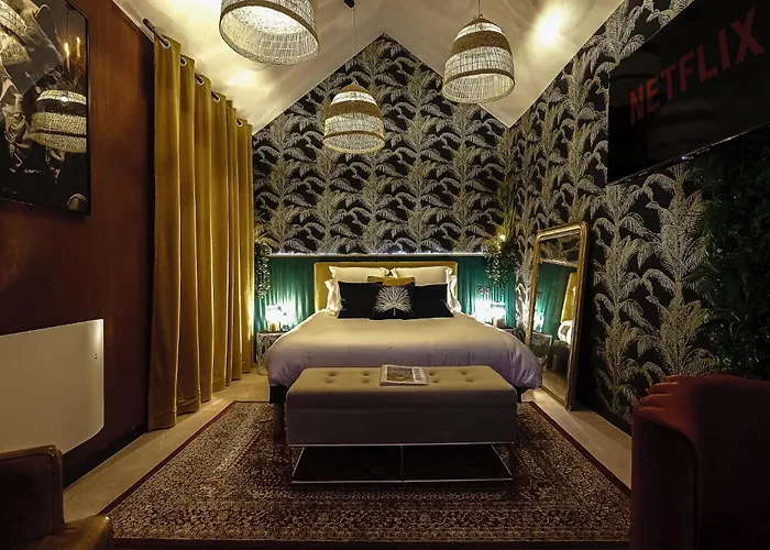 Apartment Avec Jacuzzi - Le Boudoir De La Loire *